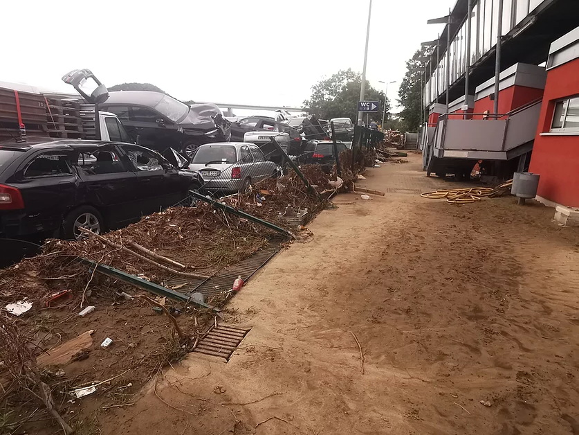 Apollinaris Stadion Hinter der Tribüne