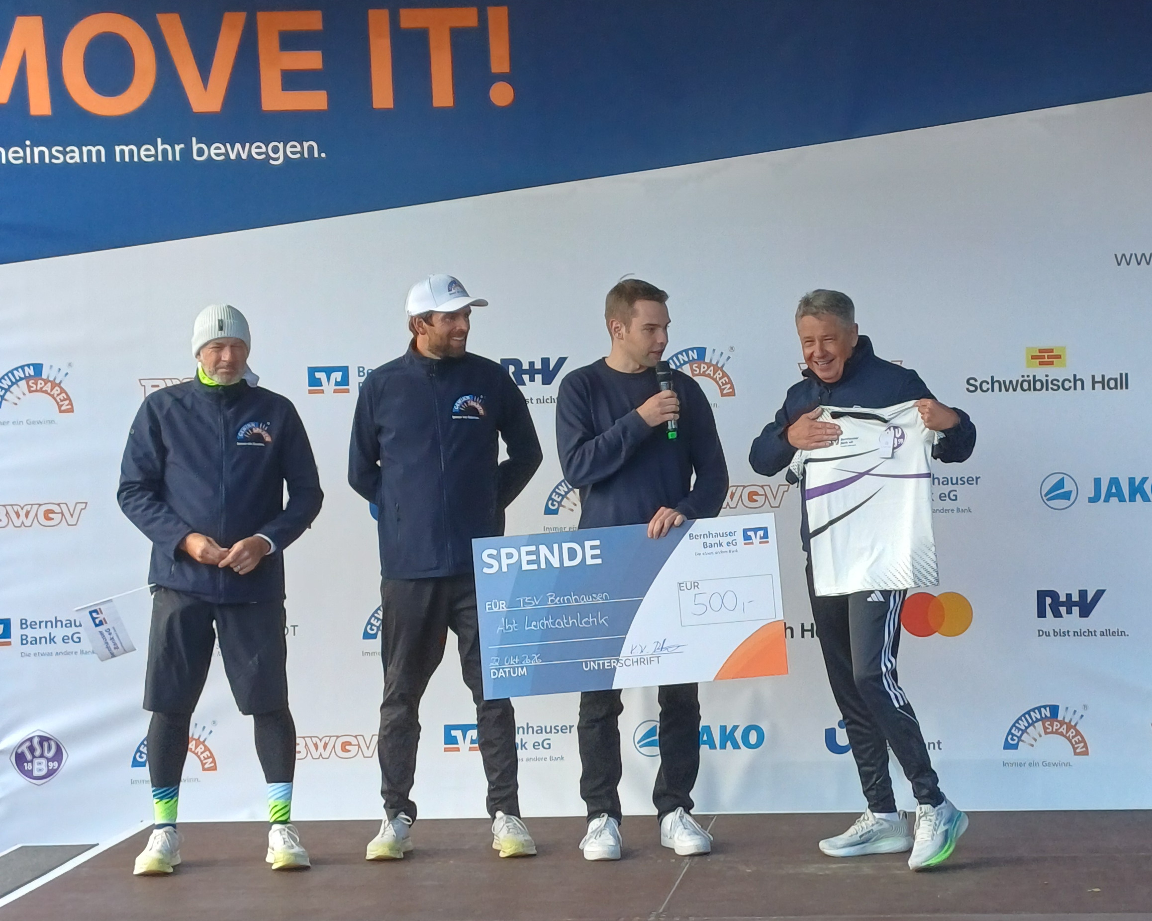 Aktion Bernhauser Bank- TSV Bernhausen - Scheck TSV-Leichtathletik