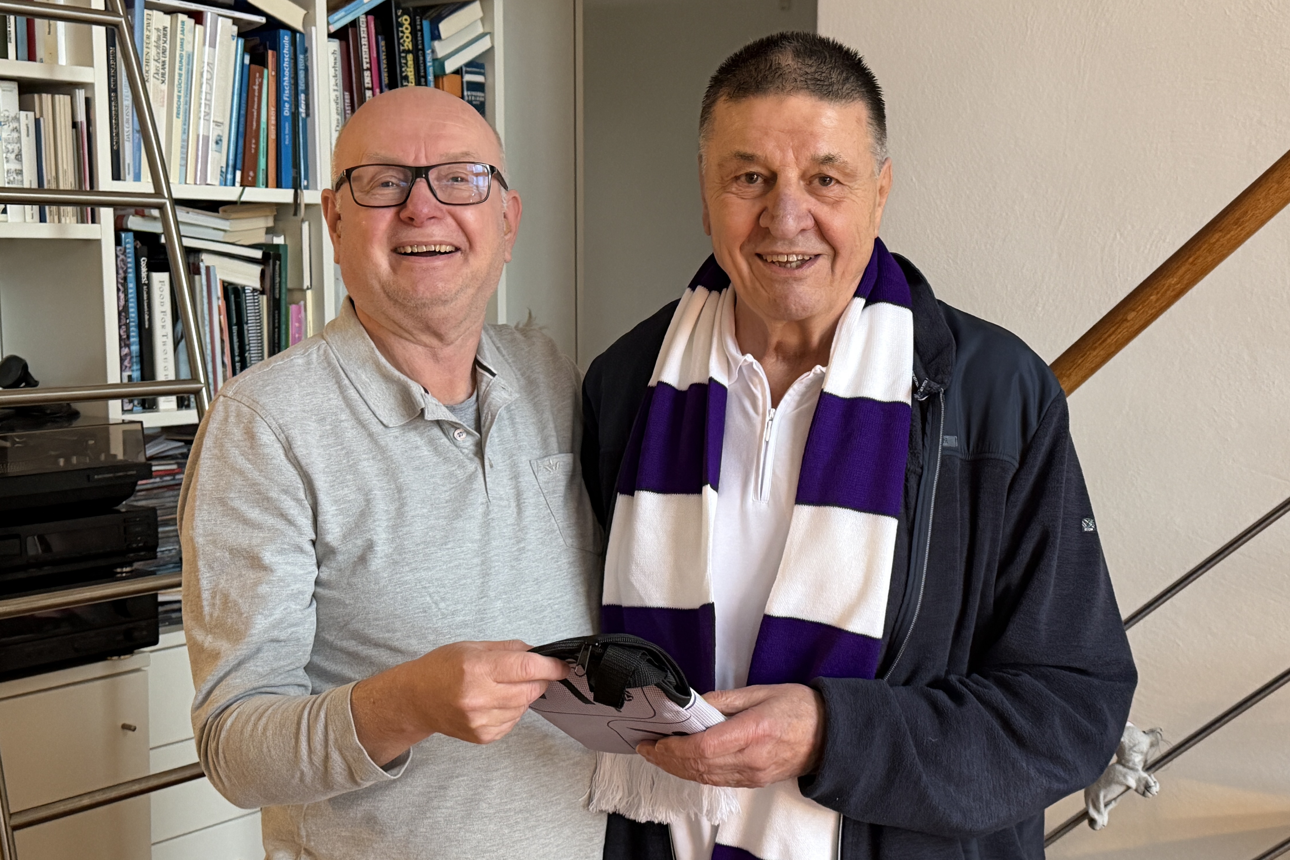 80. Geburtstag Ehrenvorsitzender Karl Munz (r.), Vorstandssprecher Norbert Leven