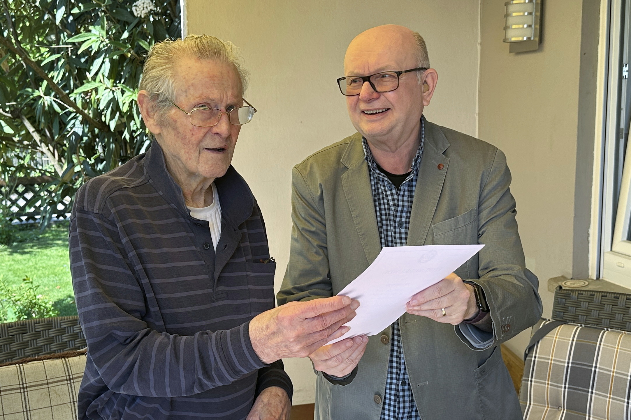 Vorstandssprecher Norbert Leven und Gerhard Reising, 78 Jahre Mitglied