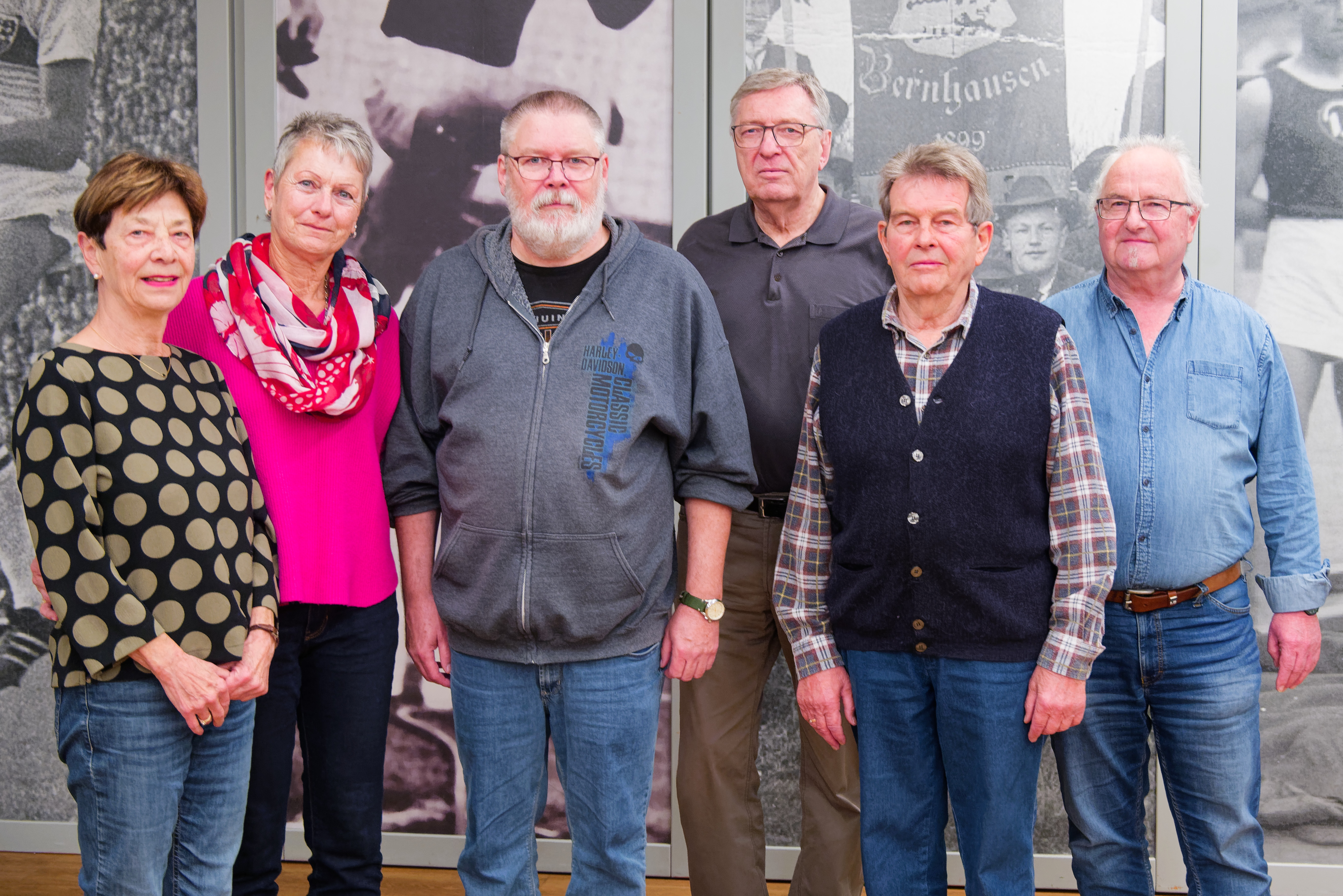 v.l. Brigitte Schmider (Berraterin), Karin Müllerbader (Abrechnung KK), Jens Schmidt (Abteilungsleiter, AL), Hartmut Kasten (Medien), Karl Heinz Frahm (Koordination Ärzte), Wolfgang Liedek (Finanzen)