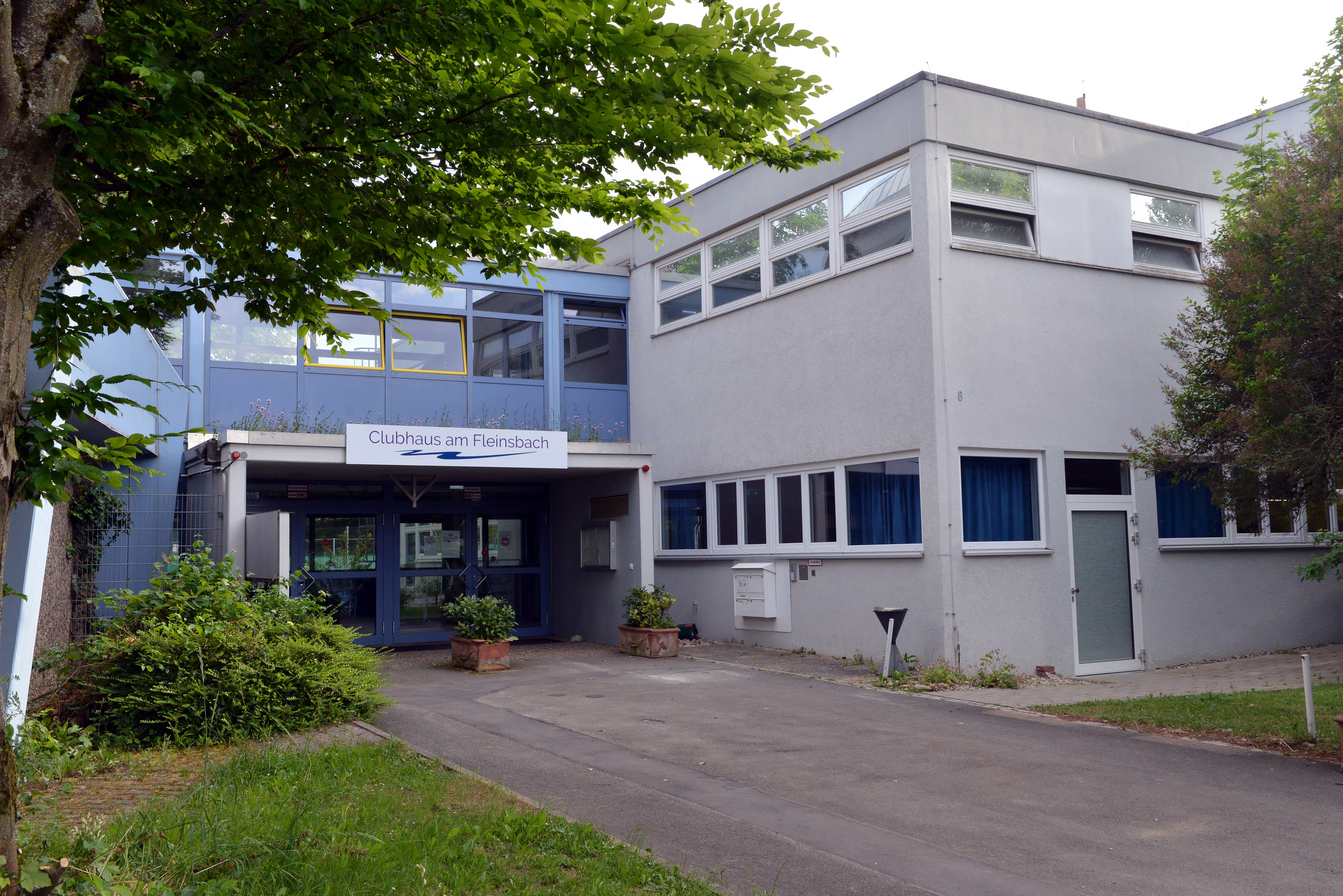 TSV Bernhausen Gebäude Clubhaus Wegweiser 01